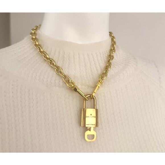 Louis Vuitton LV 319 Lock With Key Chain Necklace - Picture 1 of 8